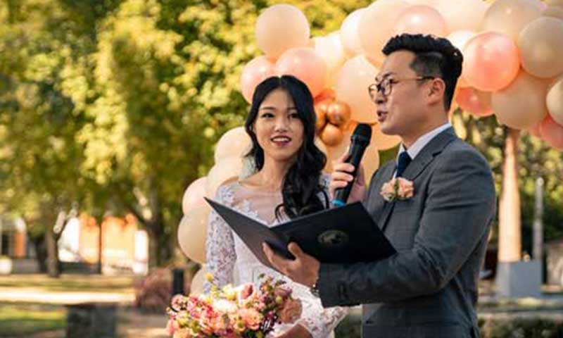 canberra livestream working a weding live stream out in field